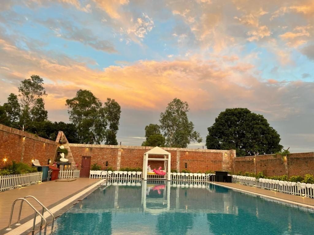 Yashmay Villa Club & Resort Gonda 外观 照片
